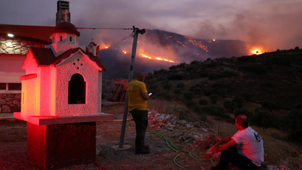 2025-08-08T183525Z-88832414-RC253GAT82PB-RTRMADP-3-EUROPE-WEATHER-GREECE-WILDFIRE.jpg