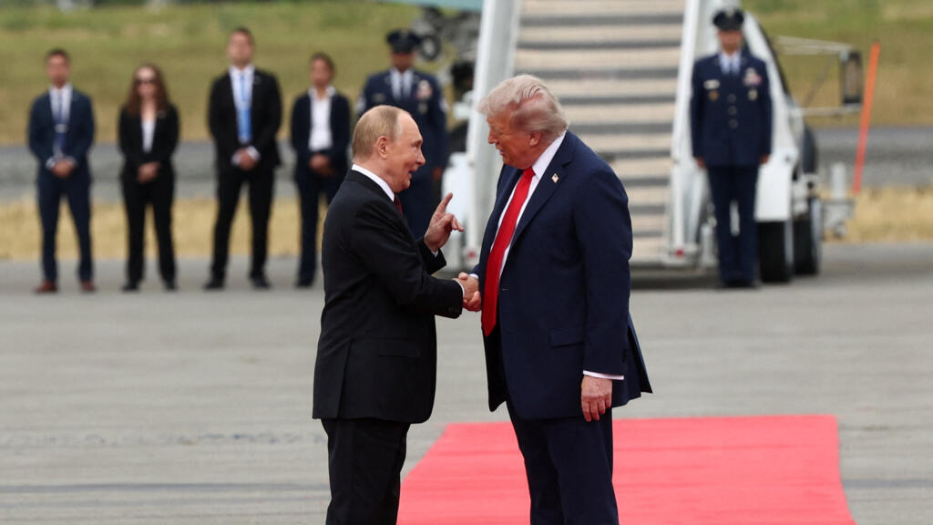 2025-08-15T191224Z-813359679-RC2R7GAWZOQO-RTRMADP-3-UKRAINE-CRISIS-SUMMIT-1.jpg