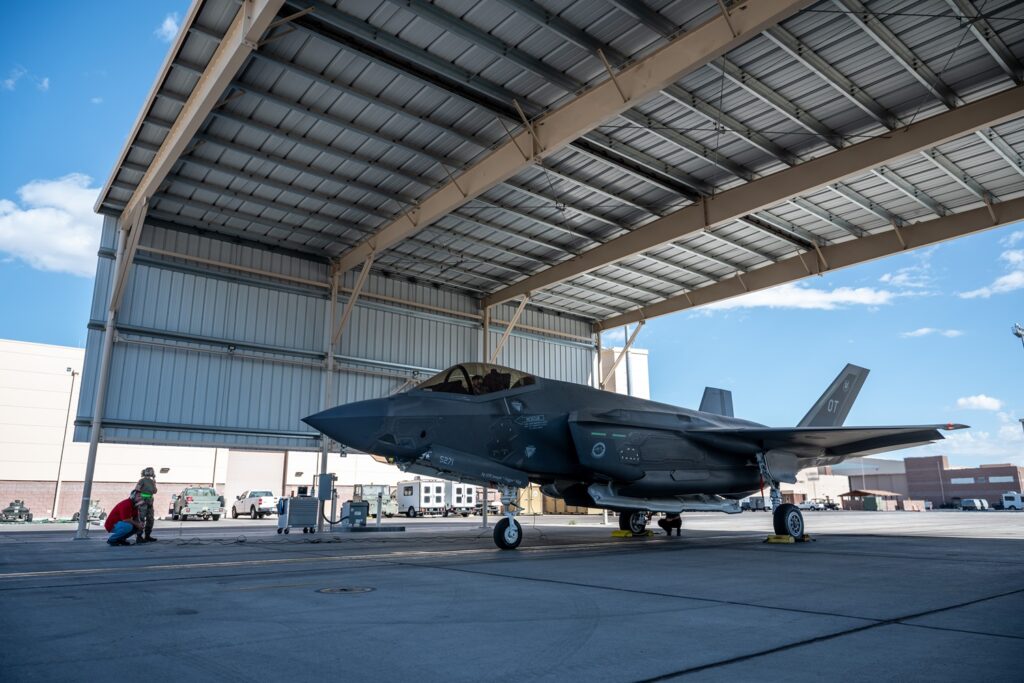 F35Repair2.jpg