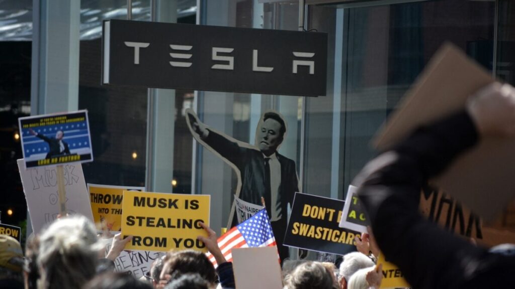 Tesla-elon-musk-protest-1200x675.jpg