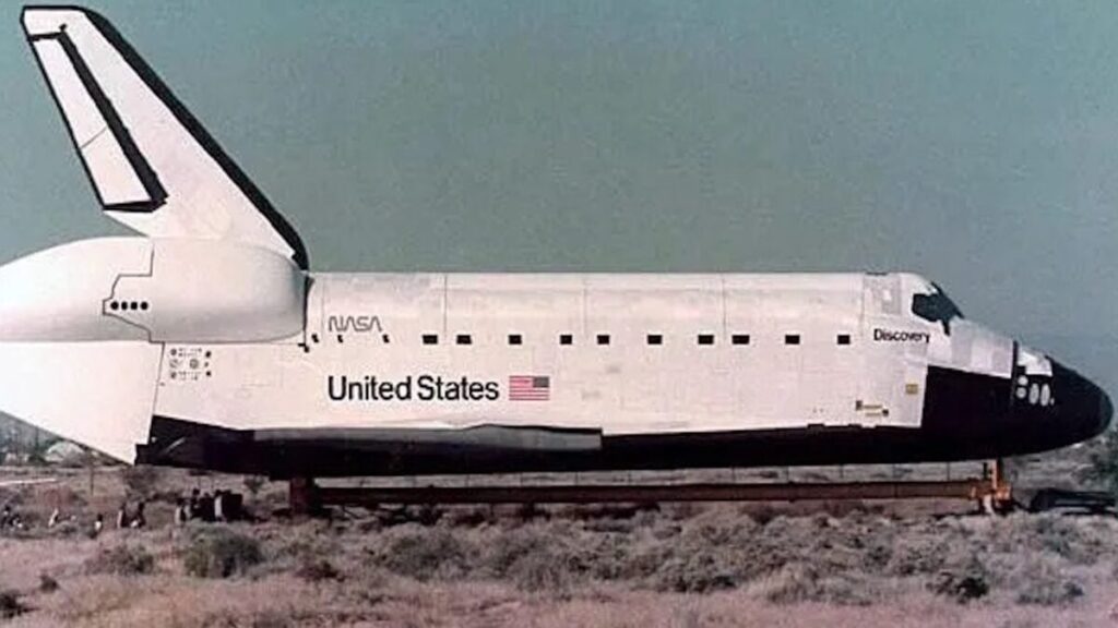discovery-rollout-7-trucked-overland-to-edwards-oct-1983-1200x675.jpg