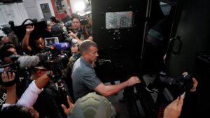 erik-prince-climbing-into-an-armoured-personnel-carrier-in-guayaquil-ecuador.JPG