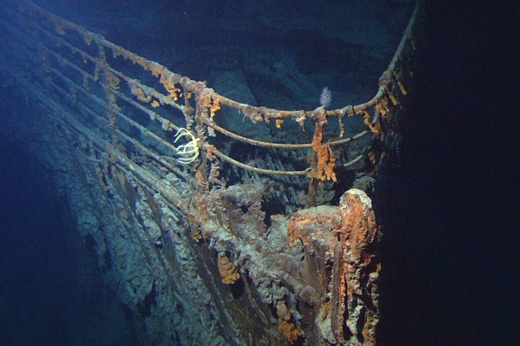 titanic-shipwreck-bow-ocean.jpg