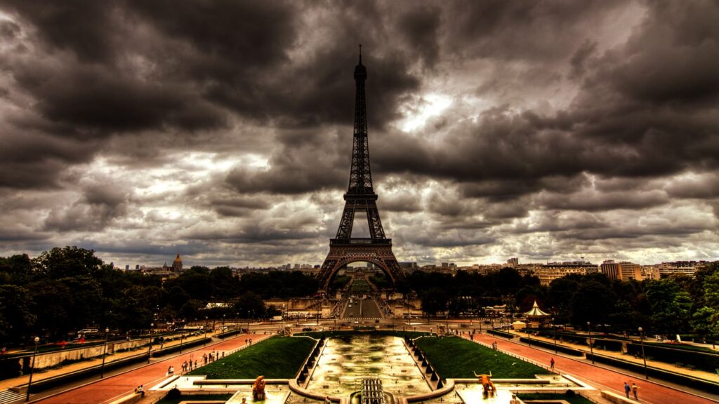 100709882-storm-clouds-over-Paris-Eiffel-Tower.jpg