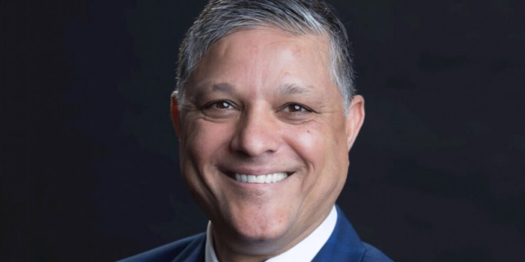 JPG_manish_headshot_2880x192015.jpg
