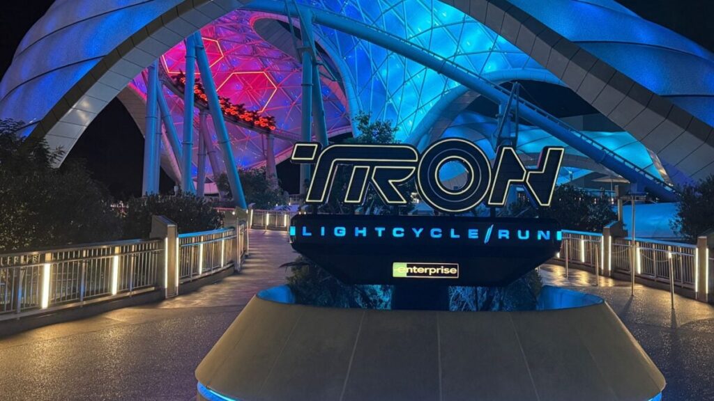 Tron-Lightcycle-Run-ARES-2-io9-Gizmodo-1200x675.jpg