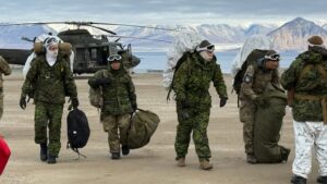 canadian-soldiers-arctic.JPG