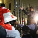 The anti -government demonstrators in Georgia are trying to storm the presidential palace